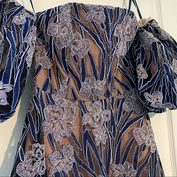 ELLIATT - Size XS - Mini Floral Lace Dress with Detachable Sleeves - Picture 6 of 6